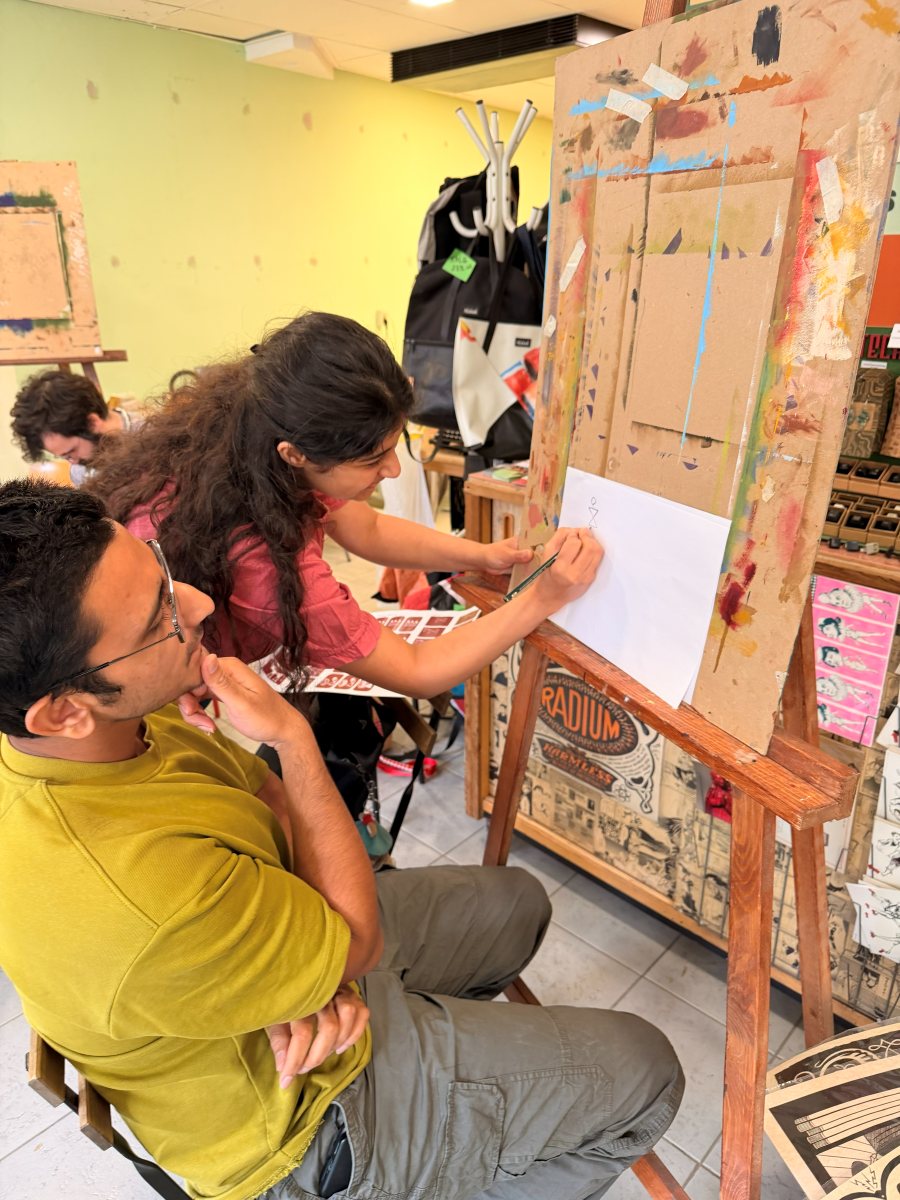 Demonstrating the first brush strokes at an easel